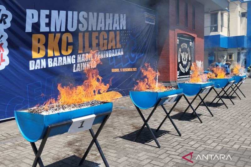 bea-cukai-kudus-bukukan-penerimaan-negara-rp4285-triliun