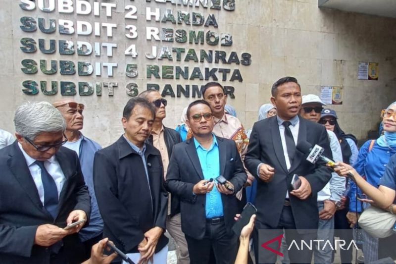 roy-suryo-laporkan-7-orang-ke-polda-metro-soal-pencemaran-nama-baik