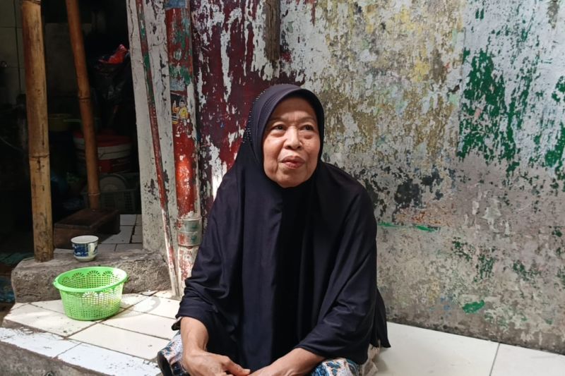 Warga Jembatan Besi mengeluhkan sulitnya air bersih