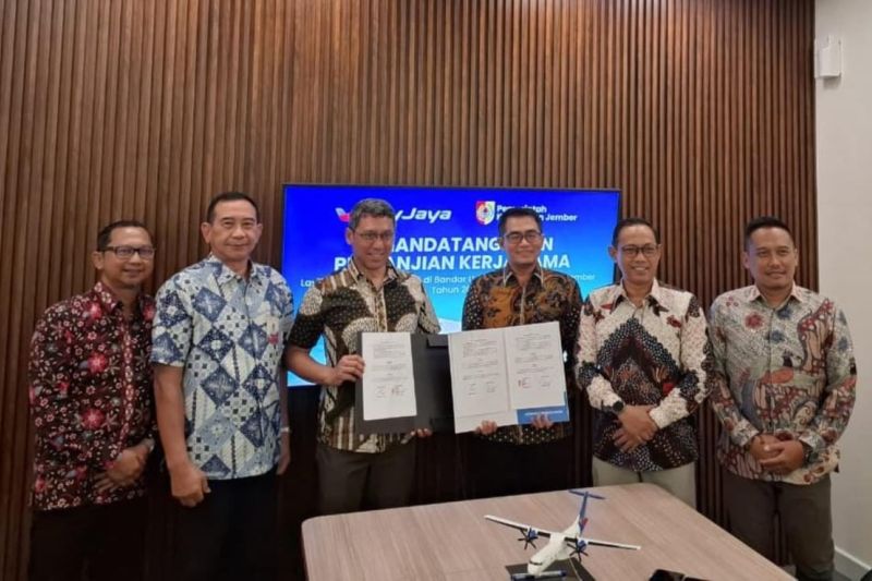 pemkab-jember-umumkan-harga-tiket-pesawat-jember-jakarta-turun