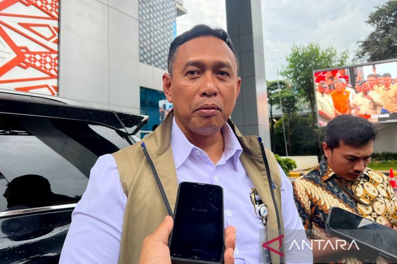 dirut-bulog-pastikan-stok-beras-minyak-di-sumut-masih-kondisi-aman