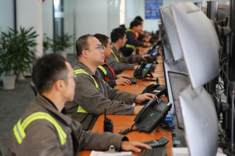 pelabuhan-utama-di-china-timur-tangani-14-miliar-ton-kargo-pada-2025