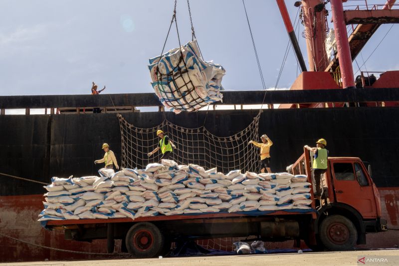 sumbar-terima-alokasi-1100-ton-pupuk-subsidi-jenis-npk