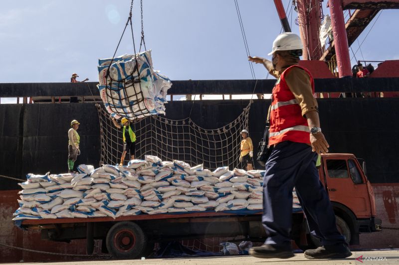 pupuk-indonesia-lewat-jalur-alternatif-salurkan-pupuk-ke-titik-bencana