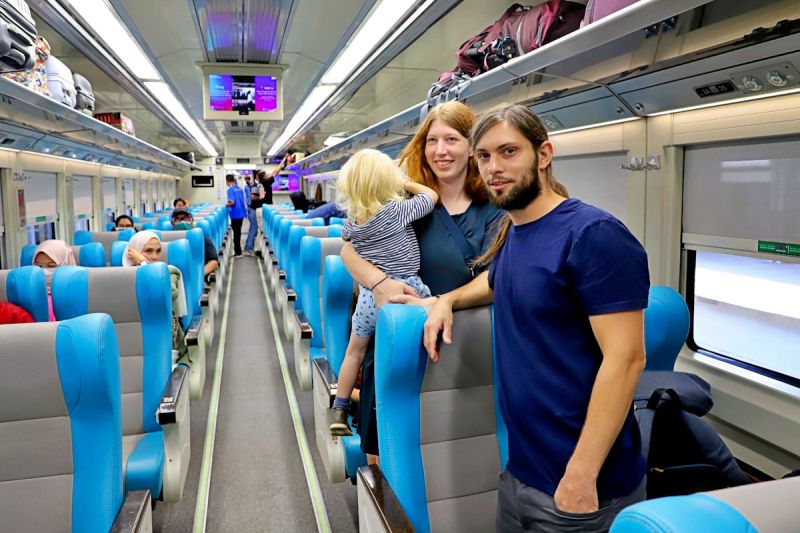 kai-694-ribu-wisatawan-mancanegara-naik-kereta-api-jarak-jauh-di-2025