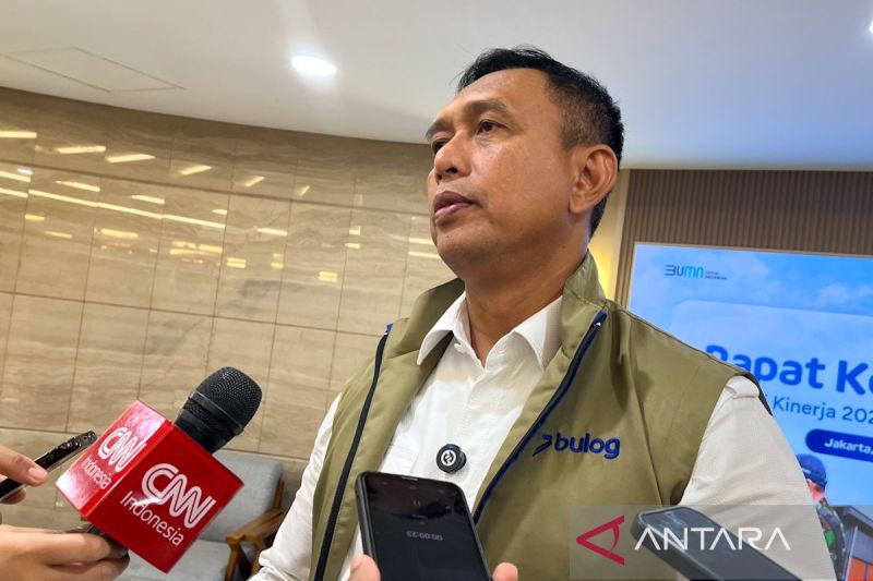 bulog-pastikan-beras-disetok-di-bandara-untuk-bencana-tetap-terjaga