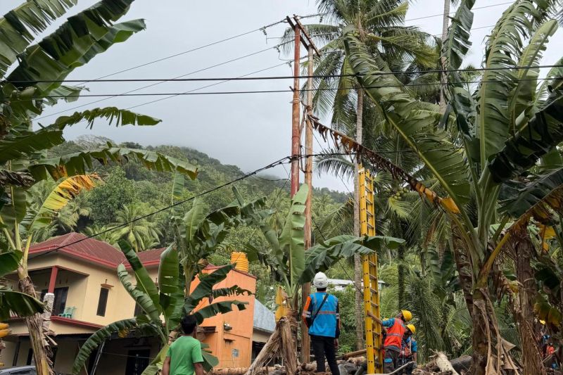 pasokan-listrik-wilayah-terdampak-banjir-di-pulau-siau-kembali-normal
