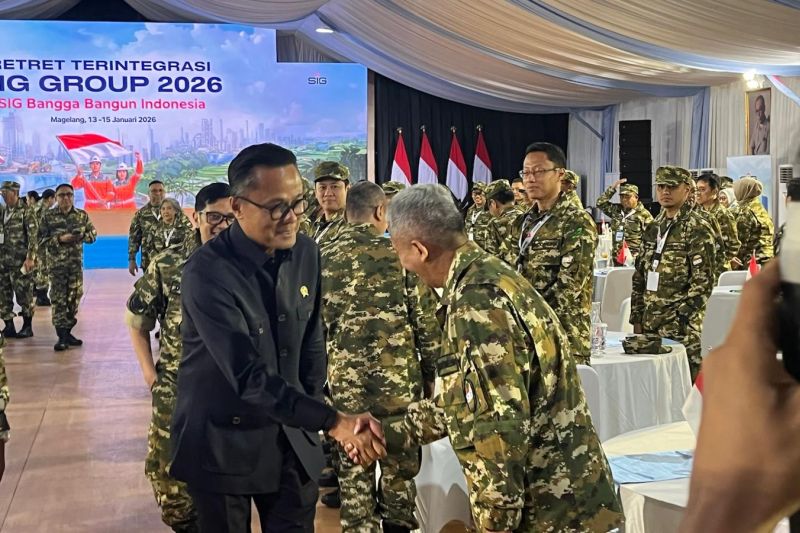 coo-danantara-soroti-proses-transformasi-semen-indonesia