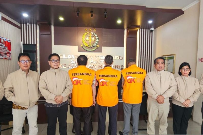 ojk-serahkan-tersangka-tindak-pidana-pasar-modal-swat