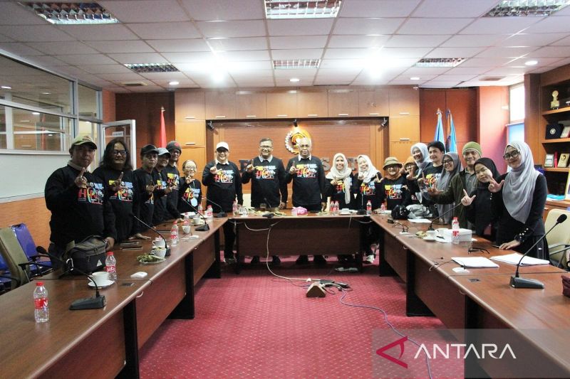 Ketua Umum PWI Pusat melepas peserta Kemah Budaya Wartawan