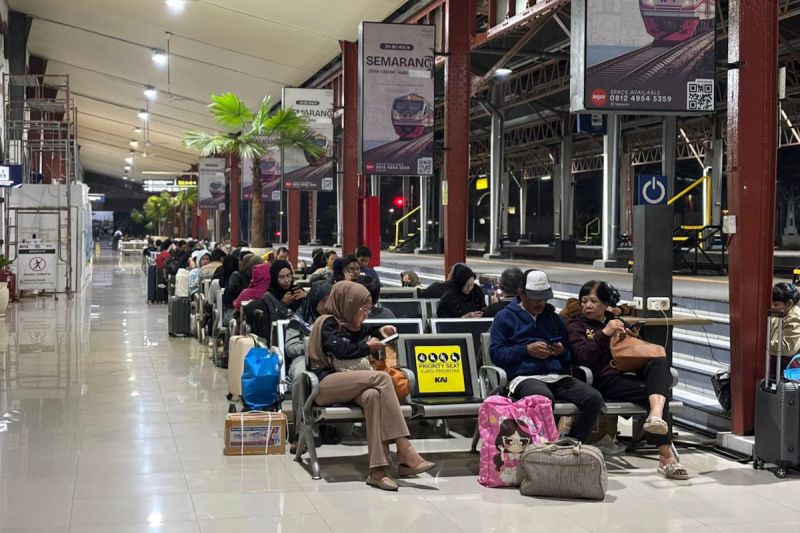 kai-mohon-maaf-atas-gangguan-perjalanan-kereta-api-di-jalur-pantura