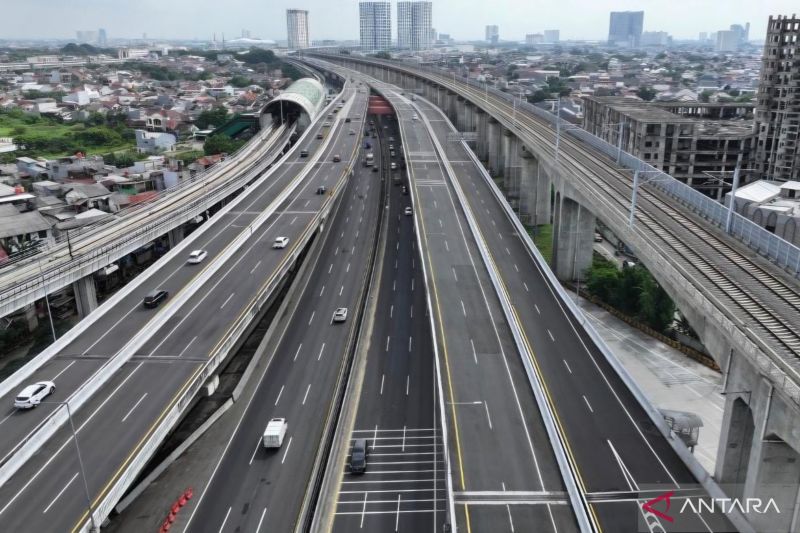 kendaraan-tinggalkan-jakarta-via-mbz-melonjak-sambut-libur-isra-mikraj