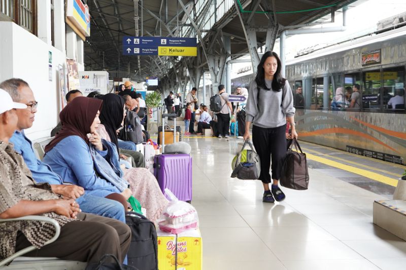 kai-rekayasa-pola-operasi-imbas-jalur-ka-di-pekalongan-terendam-banjir