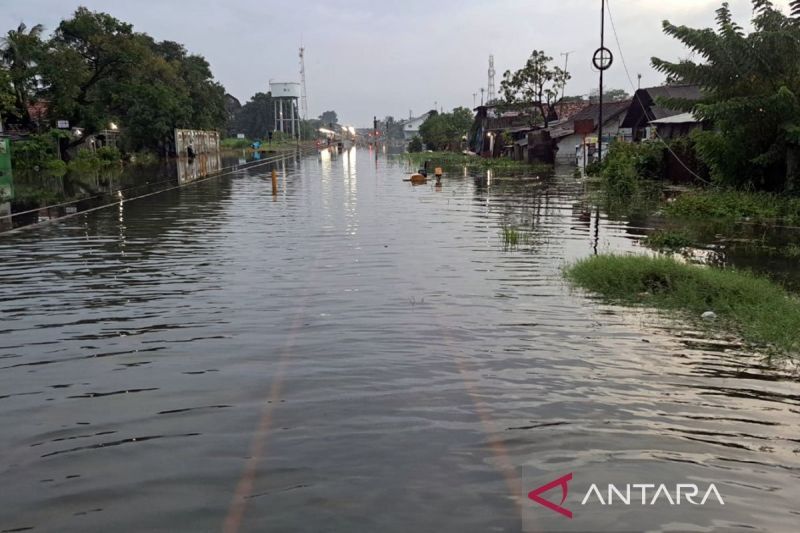 jalur-ka-di-pekalongan-terputus-akibat-terendam-banjir