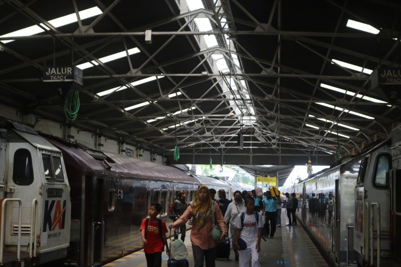 kai-daop-3-cirebon-batalkan-28-perjalanan-ka-akibat-banjir