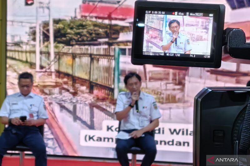 tanggul-jebol-dan-air-pasang-akibatkan-82-perjalanan-ka-dibatalkan