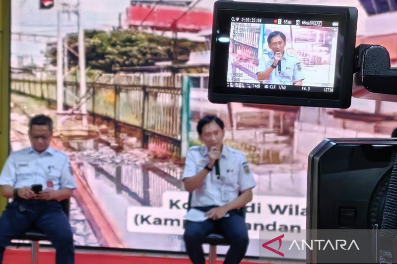 tanggul-jebol-dan-air-pasang-akibatkan-82-perjalanan-ka-dibatalkan