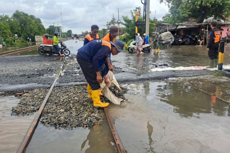 dua-ka-di-daop-9-jember-terdampak-banjir-kembali-beroperasi-normal