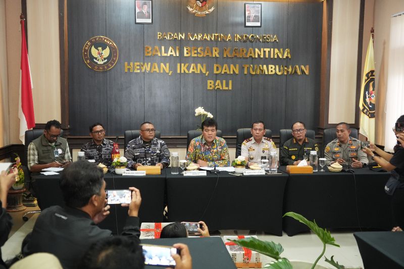 barantin-tahan-7355-burung-ilegal-di-bali