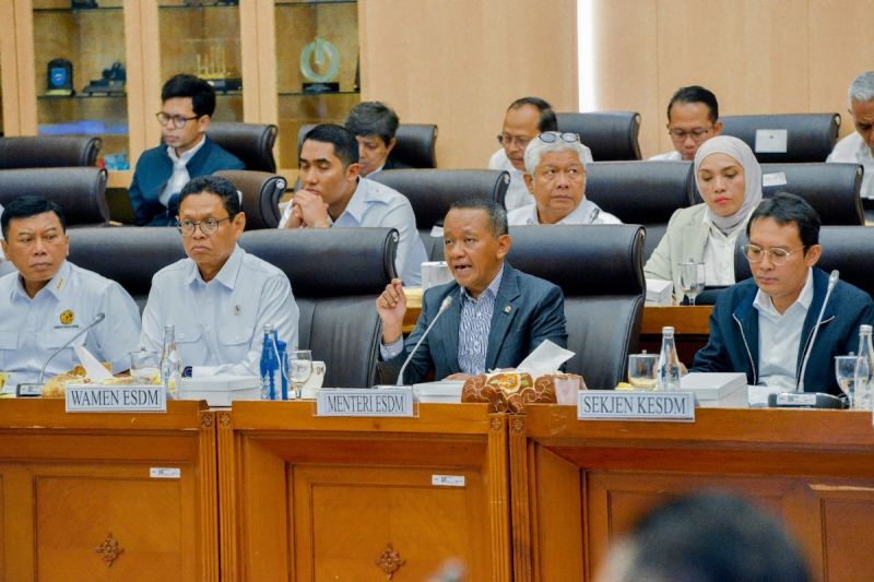 komisi-xii-dpr-puji-kinerja-menteri-esdm-bahlil-lahadalia