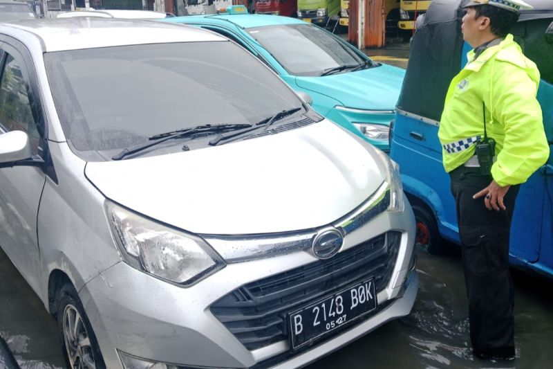 ini-kronologi-pengemudi-tewas-saat-berkendara-di-jalan-layang-jelambar