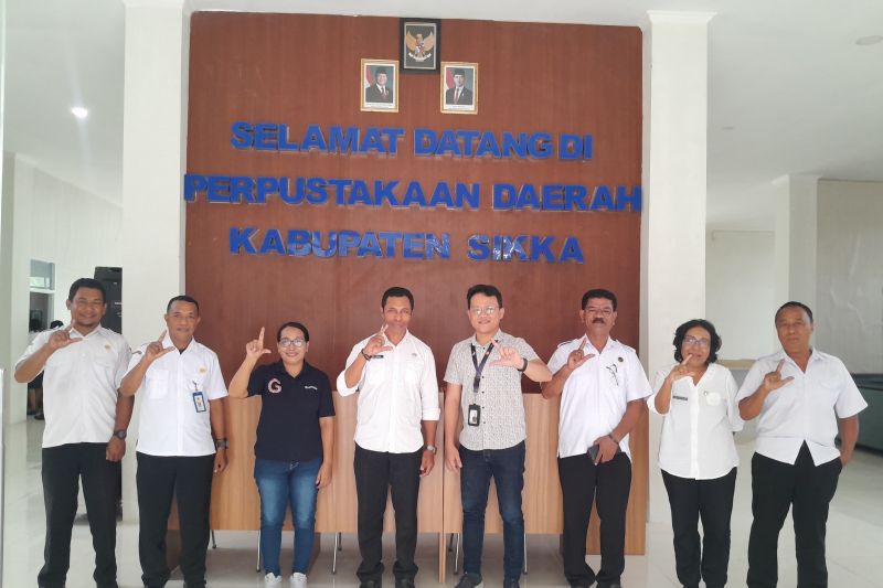 Disarpus Sikka menggandeng Gramedia Maumere perkaya koleksi perpustakaan