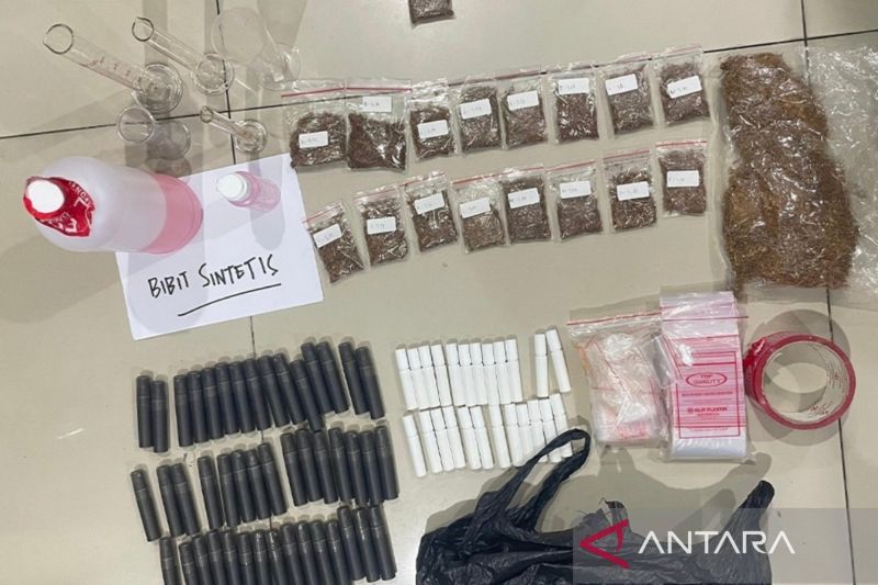 polda-metro-bongkar-lab-ilegal-tembakau-sintesis-di-jakarta-barat