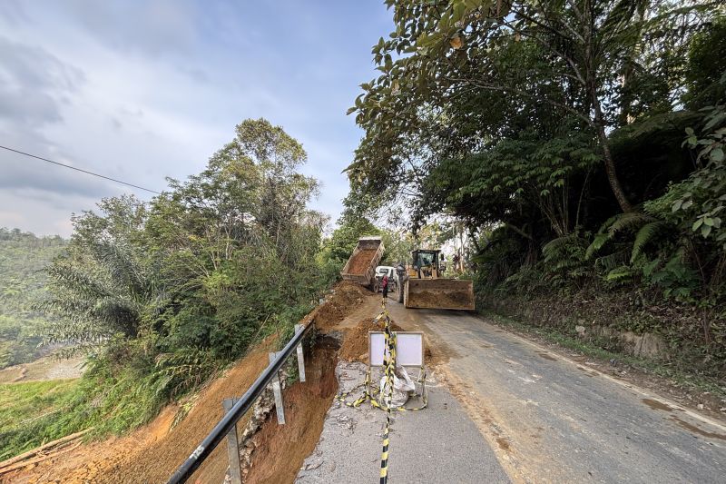 kementerian-pu-percepat-perbaikan-puluhan-titik-jalan-amblas-di-sumut