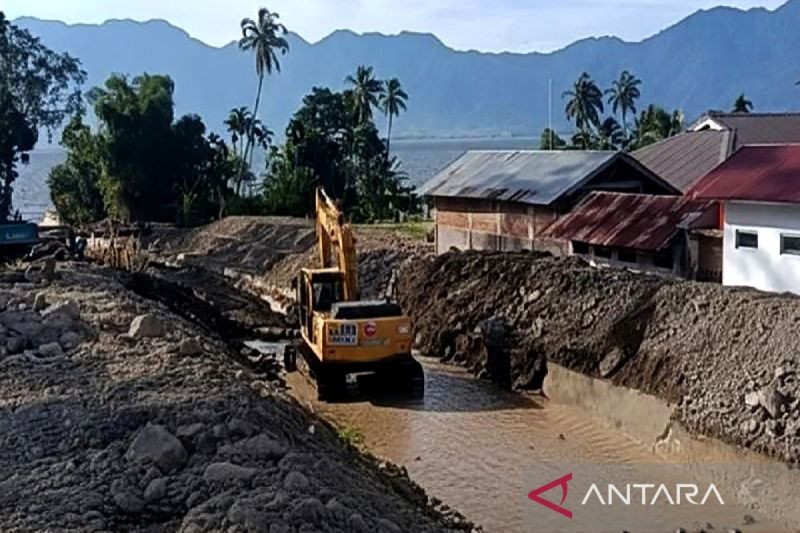 Kementerian PU-Adhi Karya tangani 21 sungai pascabanjir di Sumbar