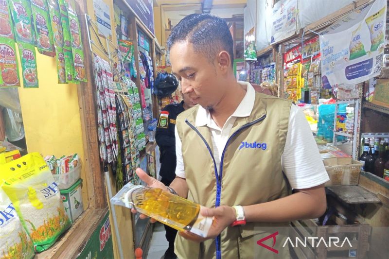 bulog-madiun-salurkan-482-ribu-liter-minyakita-ke-pedagang-pengecer