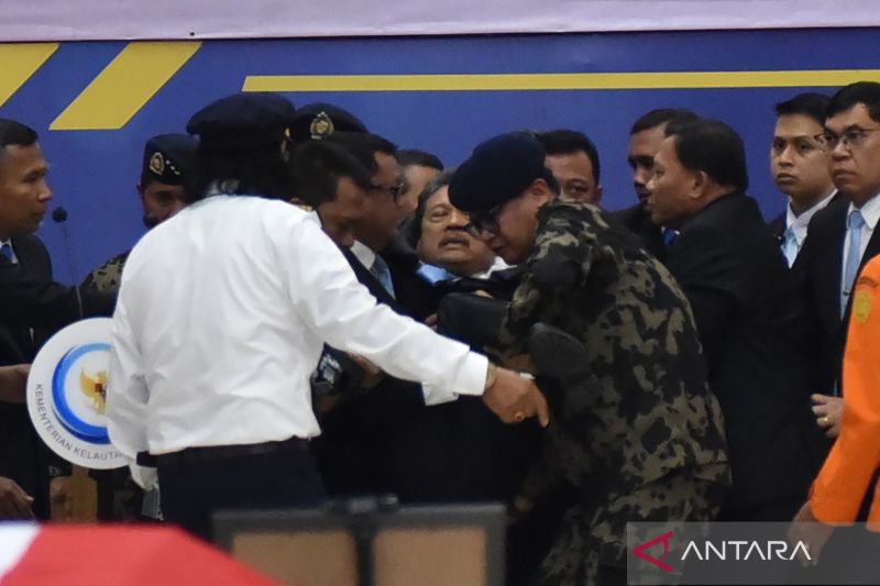 Menteri KKP pingsan saat upacara