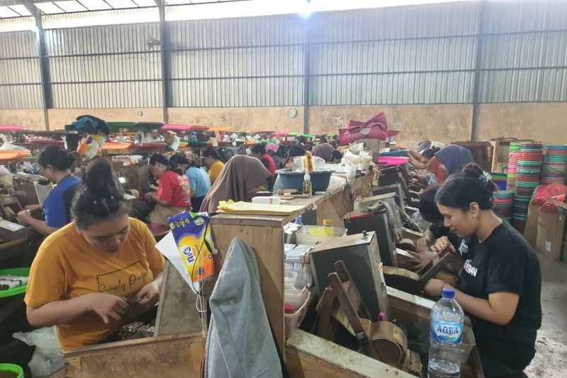 24-ribu-pekerja-pr-skm-terancam-phk-dampak-tambahan-layer-cukai