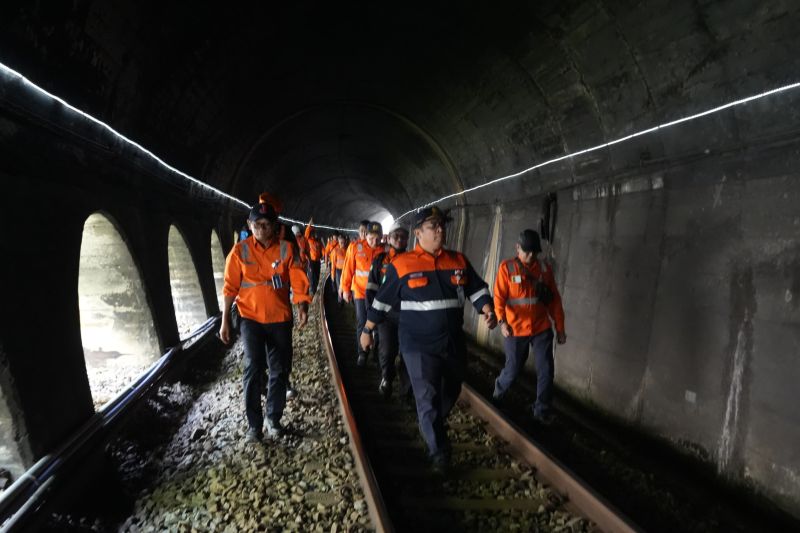 kai-cek-kelayakan-rel-malang-wlingi-persiapkan-angkutan-lebaran-2026