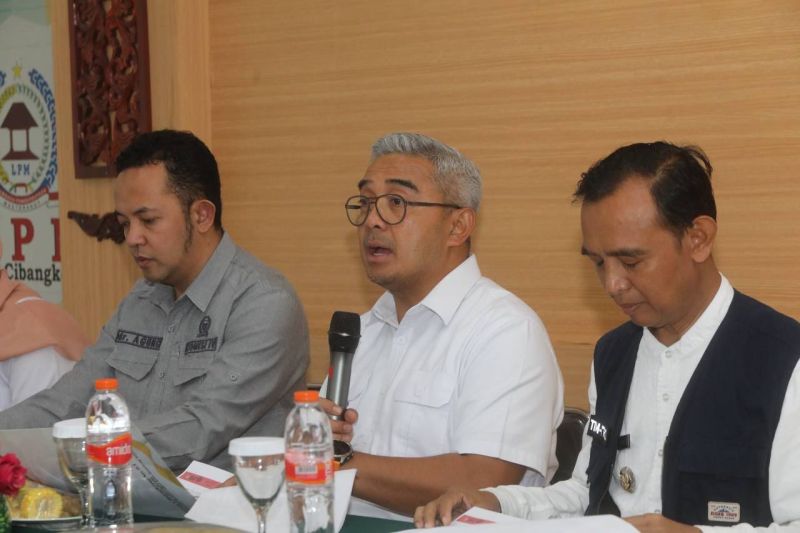 farhan-fokus-benahi-parkir-dan-pkl-dampak-proyek-brt-bandung-raya