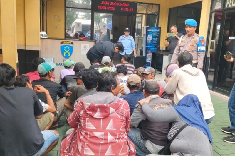 satpol-pp-jakbar-jaring-puluhan-pak-ogah-di-cengkareng