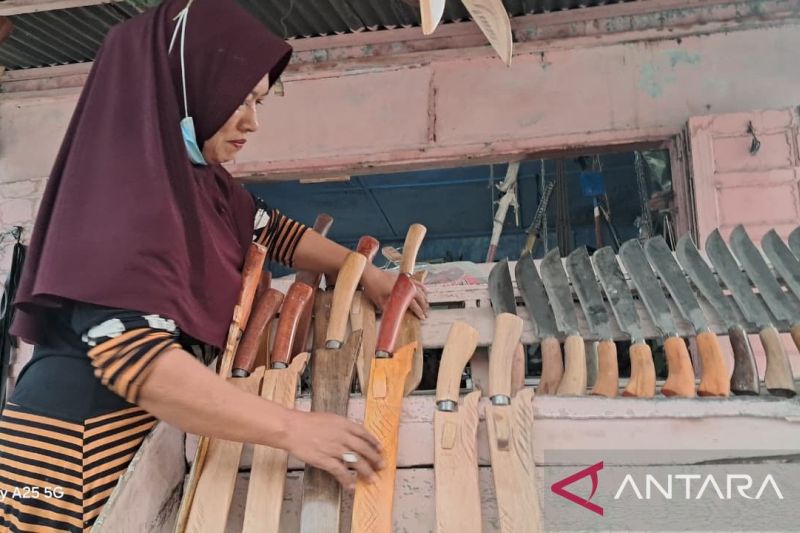 perajin-besi-di-sayur-matinggi-tapsel-mulai-produksi-pascabencana