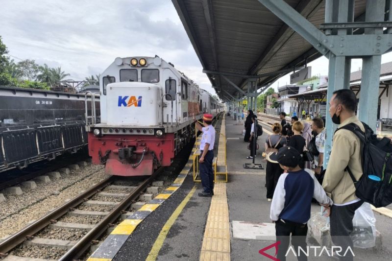 komisi-v-minta-pemda-kemenhub-berantas-perlintasan-ilegal-rel-kereta