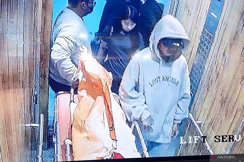 reza-arap-hadir-dalam-proses-evakuasi-jenazah-lula-lahfah