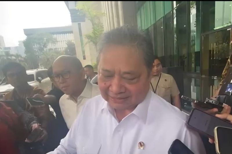 airlangga-hormati-pengunduran-diri-iman-rachman-sebagai-dirut-bei