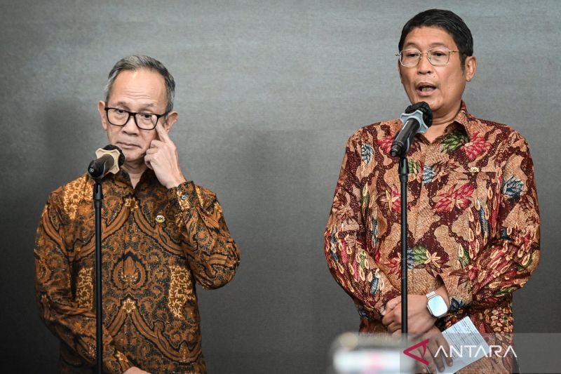 ketua-dk-ojk-mahendra-siregar-dan-inarno-djajadi-mengundurkan-diri
