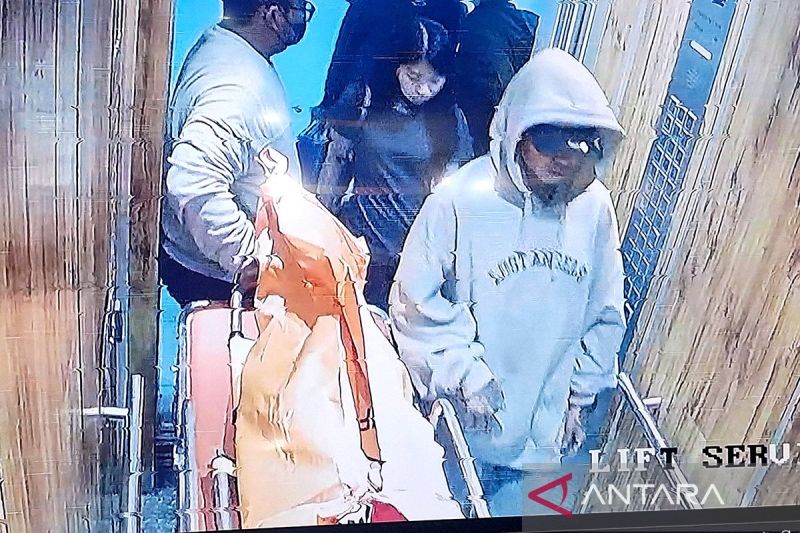 reza-arap-hadir-dalam-proses-evakuasi-jenazah-lula-lahfah