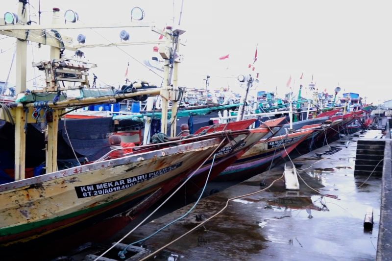 pendangkalan-alur-sungai-hambat-aktivitas-kapal-di-ppn-pekalongan