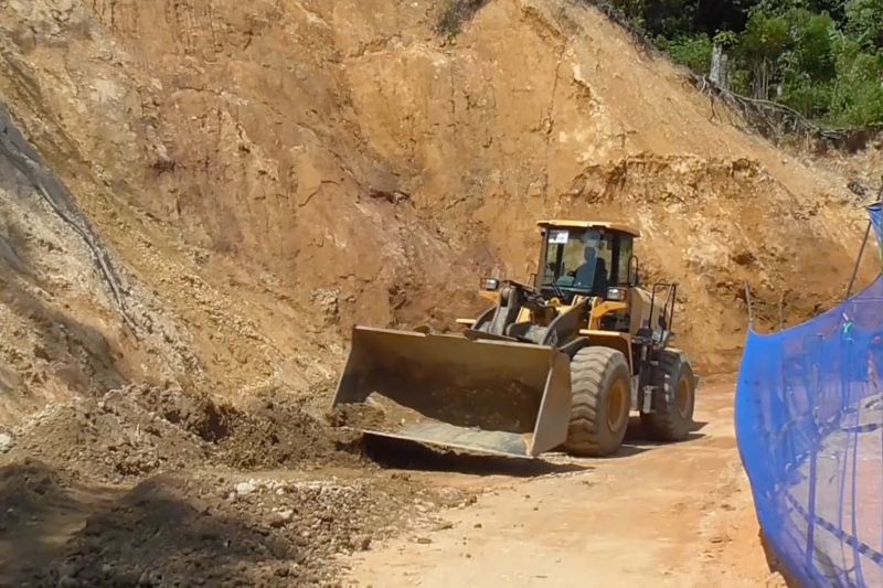 pemulihan-jalan-lintas-sumatera-di-simaninggir-capai-tahap-pemadatan