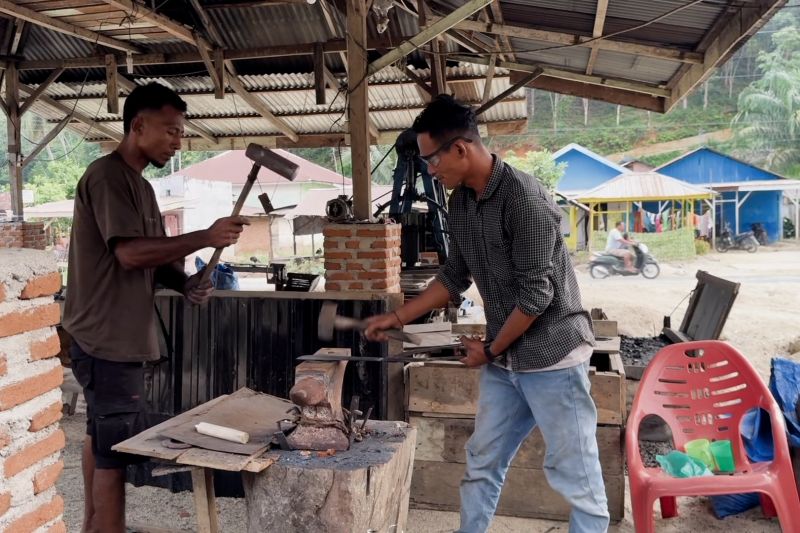 umkm-pandai-besi-di-tapanuli-selatan-berangsur-pulih-pascabencana