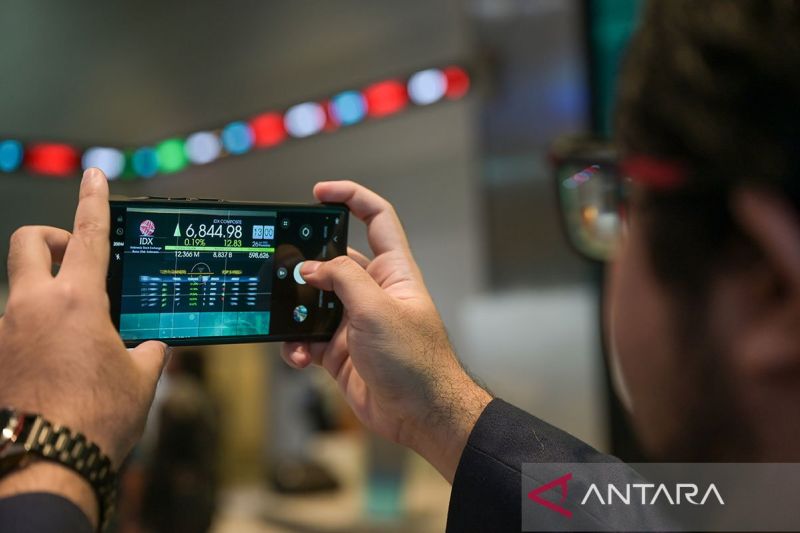 IHSG ditutup menguat seiring respon transparansi otoritas soal MSCI