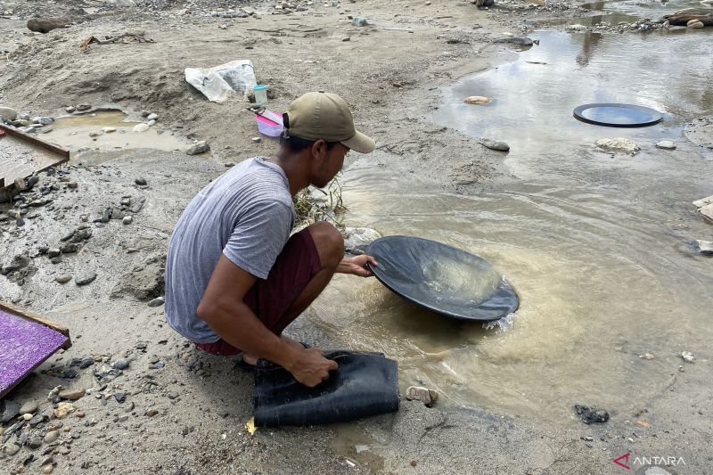 sisa-banjir-jadi-tumpuan-warga-aceh-tenggara