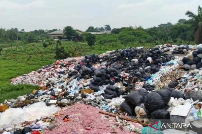 puluhan-karung-potongan-uang-kertas-di-tps-bekasi-milik-bi