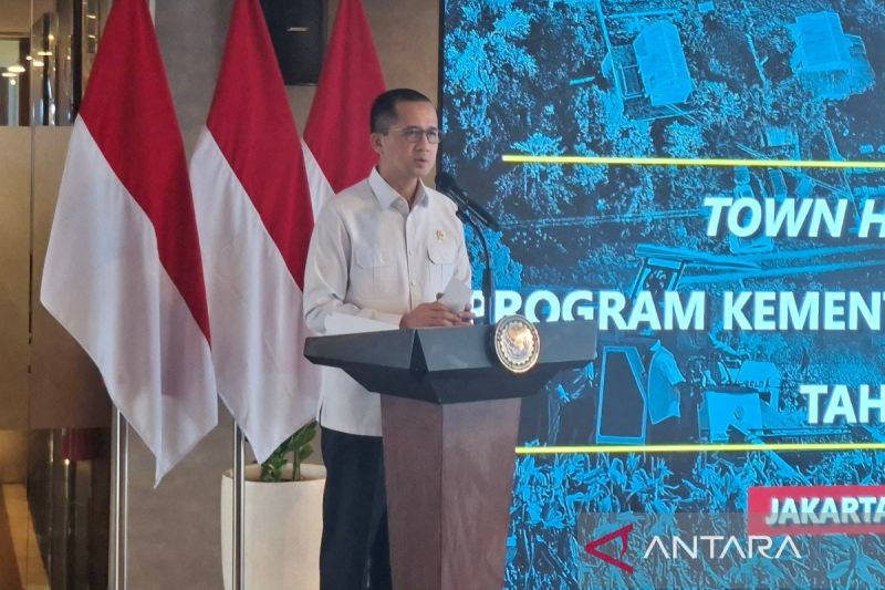 mentrans-lebih-dari-13-ribu-transmigran-terima-shm-pada-2025