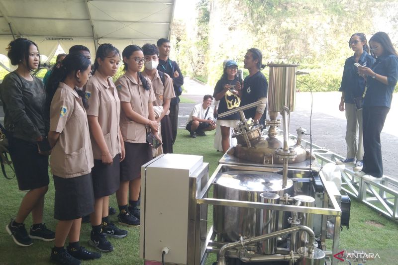 menyuling-sampah-plastik-jadi-bbm