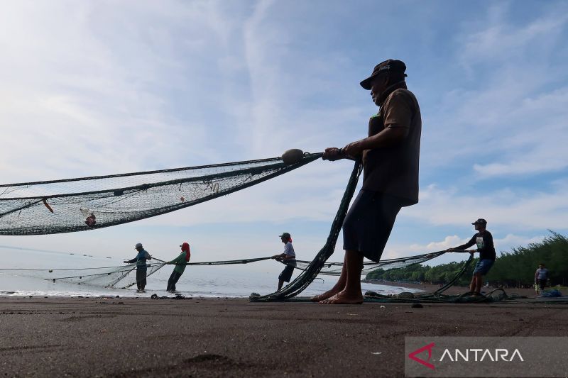 jaring-nelayan-ditarik-maksimal-kkp-targetkan-produksi-ikan-nasional-357-juta-ton